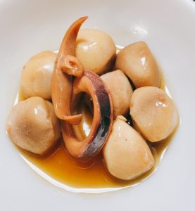 日本食：おふくろの味 里芋とイカの煮物
