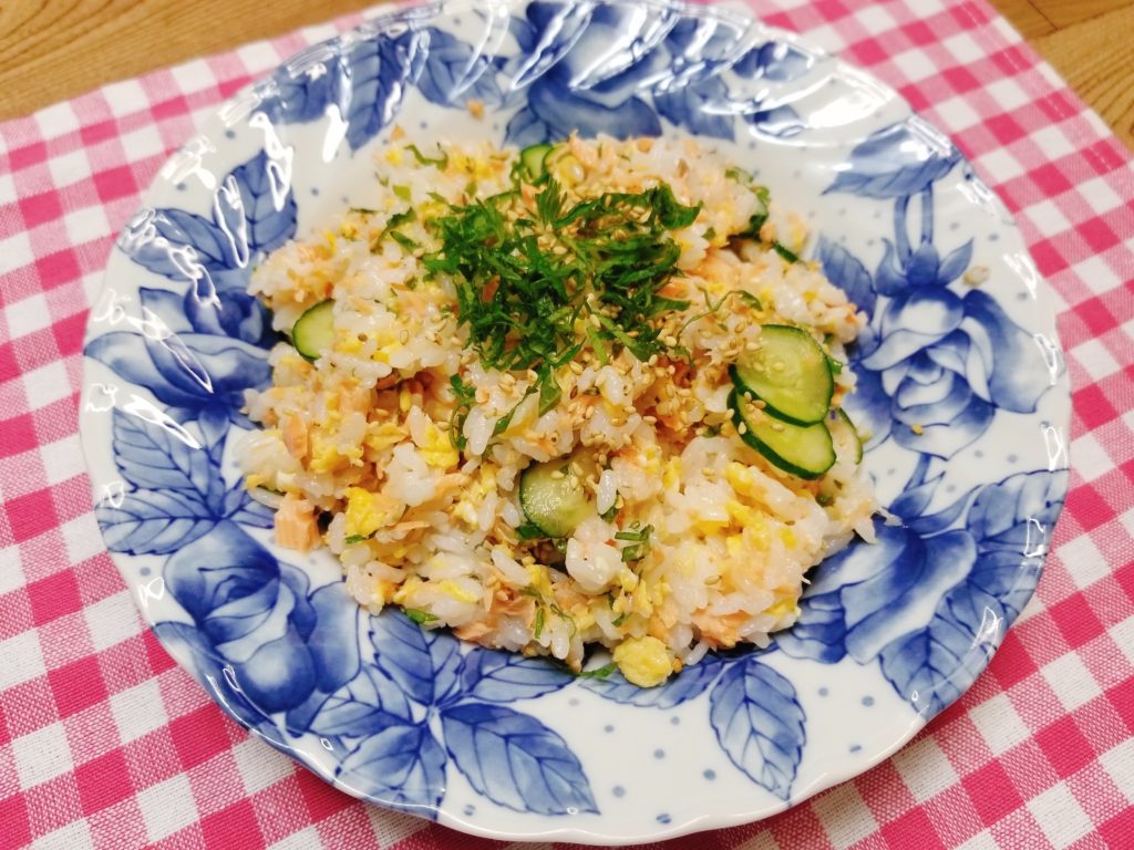 社食惣菜アレンジレシピ「鮭の混ぜ寿司」